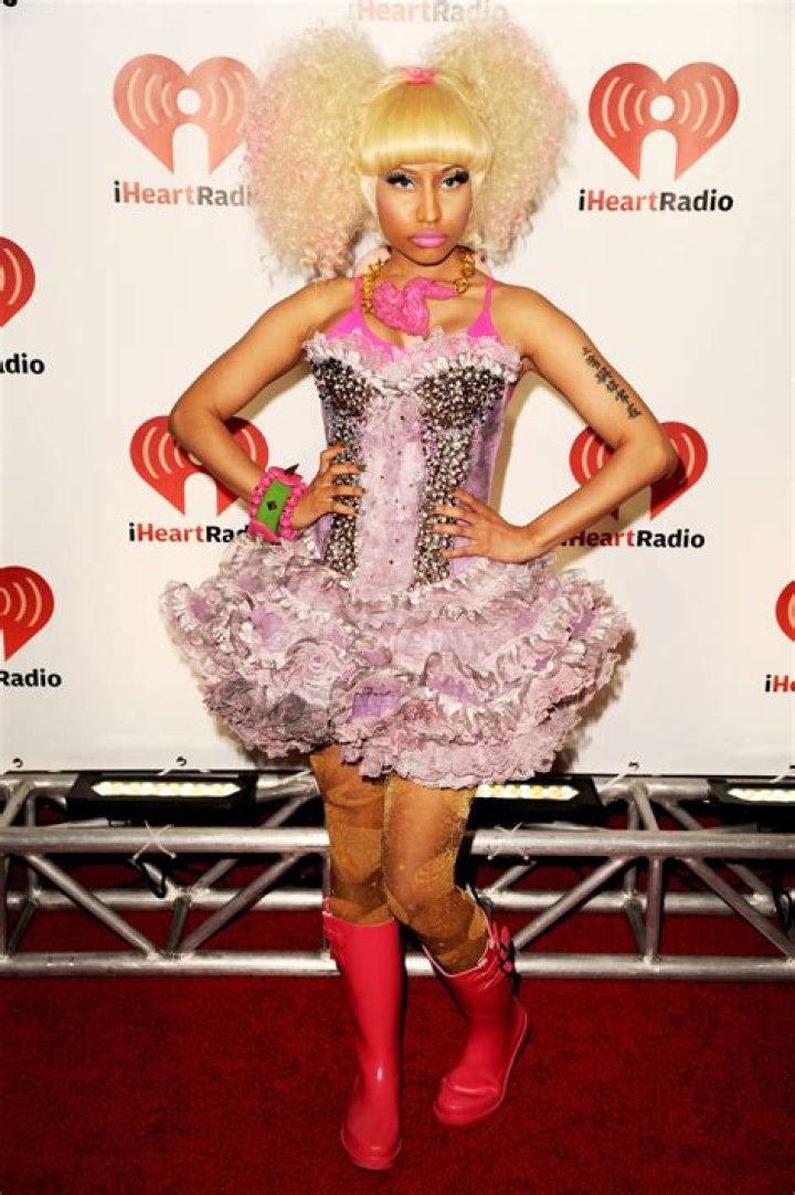 Drake & Nicki Minajs Only Lyrics He Begs Her To Hook Up On New Song Hollywood Life |